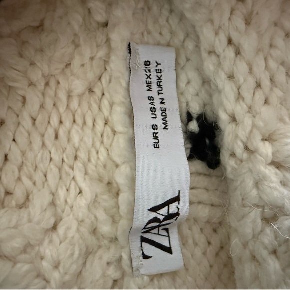 Zara Cream and Black Textured Turtleneck Sweater - Picture 5 of 5